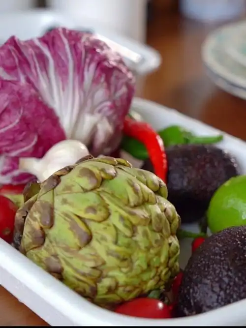 朝鲜蓟一朵含苞待放的花