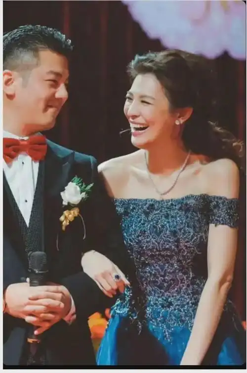 林若亚很大气,素颜也陪梧桐妹直播,孙志浩母子疼继女也不嫉妒