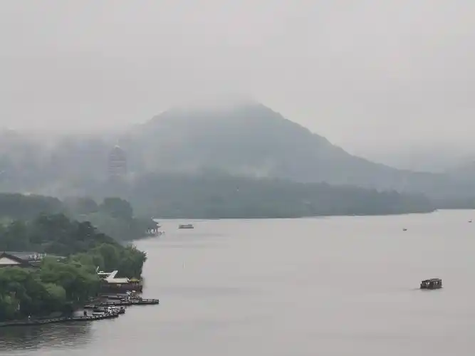 端午节雨中西湖