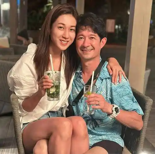 钟嘉欣与家人共享滑雪乐趣温馨入眠场景感人