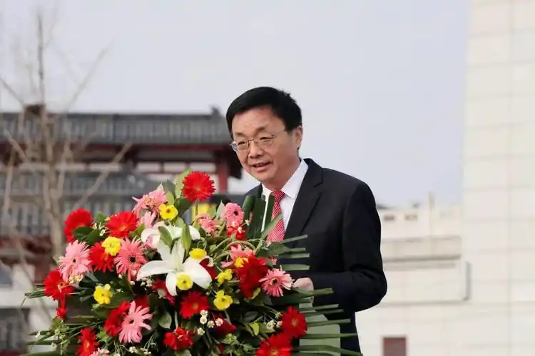 汉中市人大常委会副主任,中共洋县县委书记胡瑞安发表了热情洋溢的