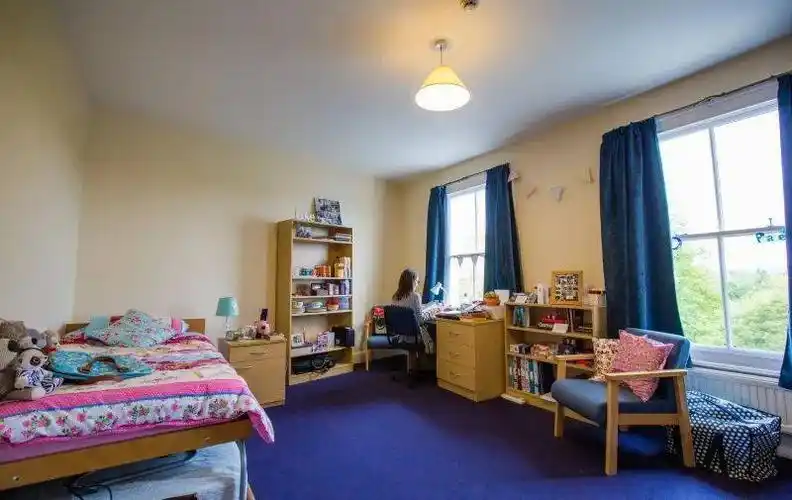 牛津大学你家宿舍火了