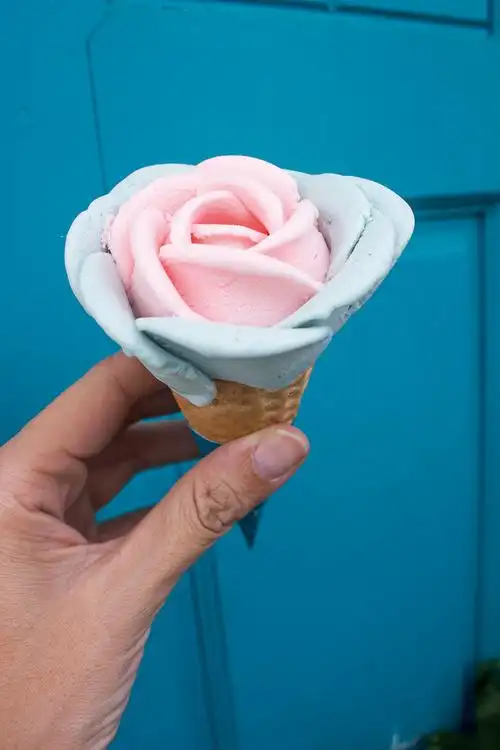 平食玫瑰花雪糕 – roselato