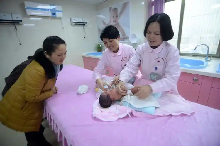 "护士妈妈"接生婴儿30年 3天39名"冰雪宝宝"诞生