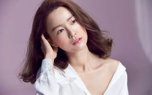 电脑平板电视机2880x1800郑美柔靓妆写真壁纸