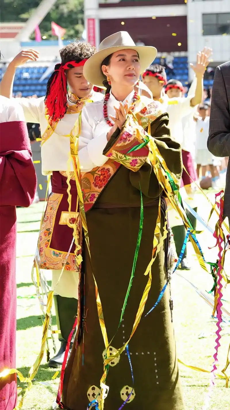 最新演出照片7815#泽旺拉姆# - 抖音