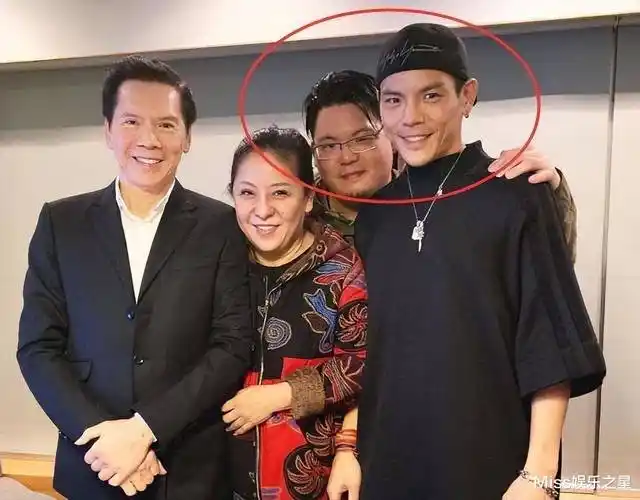 向华强有两个儿子?公认接班人是向佐,家族弃子是向佑_向家_向太_父亲