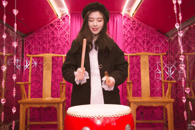 三笑》戏票 敲鼓·迎新年 上蝴蝶礼盒巴士拍照打卡 一起来击鼓迎新年