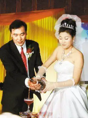 周建安&李歌:年龄差距17岁