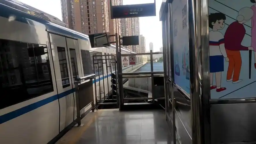 武汉地铁一号线出大智路站七号线三阳路关门峰鸣