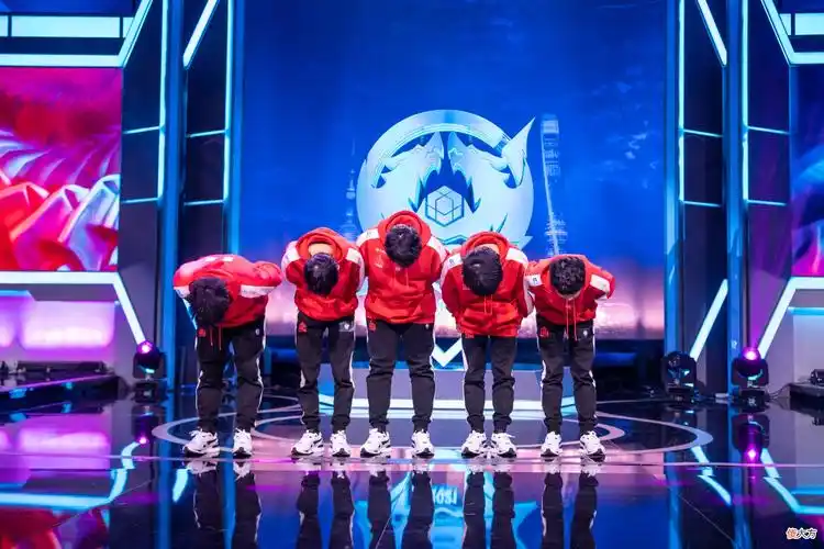 【游戏迷】成都ag超玩会成本赛季最强战队,这剧情是否有些相似?