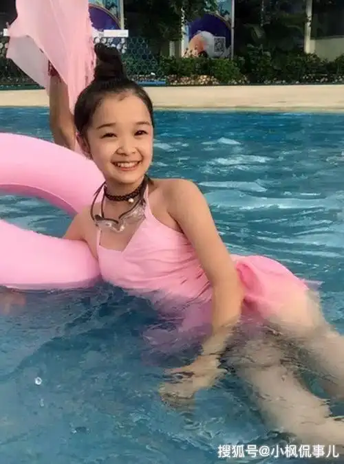 抖音最火的"袖珍"女孩,虽然只有1.3米,但看到颜值,网友:这也太逆天了