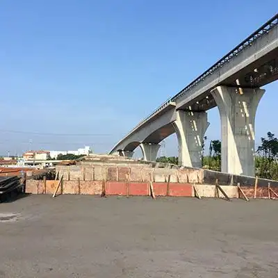 原设计为桥台背悬臂式挡墙及高填方常规填土,变更为轻质土工程主要为
