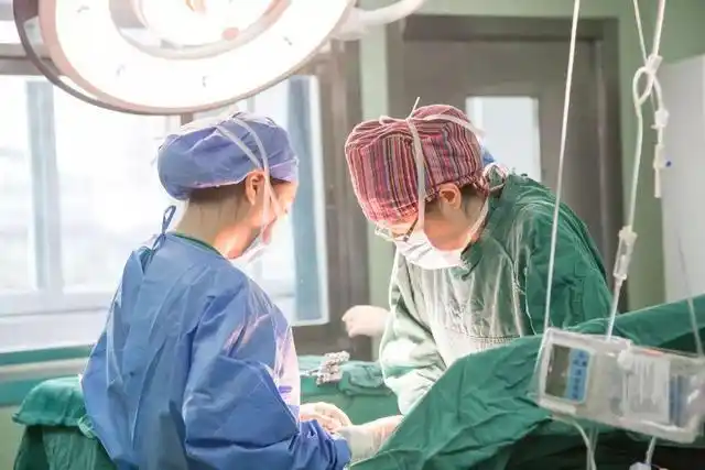 为什么手术时医生切开的伤口不会流血呢本文告诉你真相