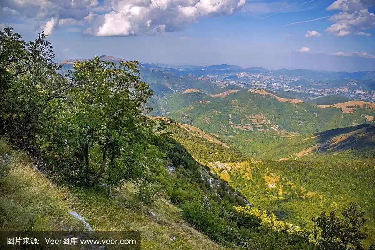 意大利亚平宁山脉的美丽风景