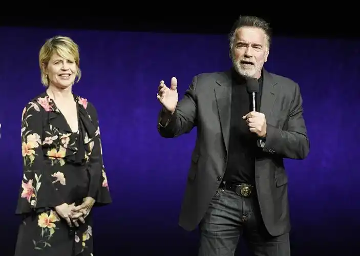 阿诺舒华辛力加连同片中伙伴,现身拉斯维加斯"cinemacon".