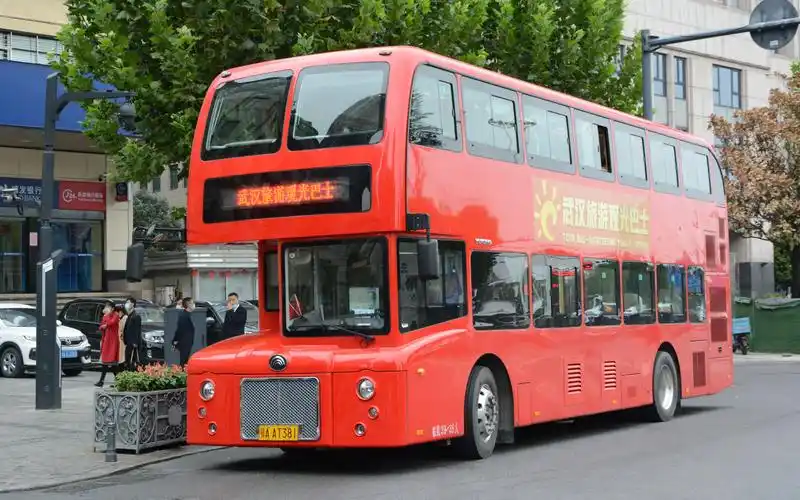 一线串三镇 一行走四岸-武汉观光旅游巴士 两江四岸线全程前方展望