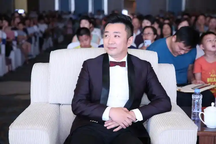 此次发布会,金话筒主持人高枫老师惊喜亮相