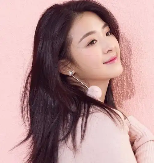 张含韵头发剪短10厘米,却老了10多岁!竟比大妈还要丑!