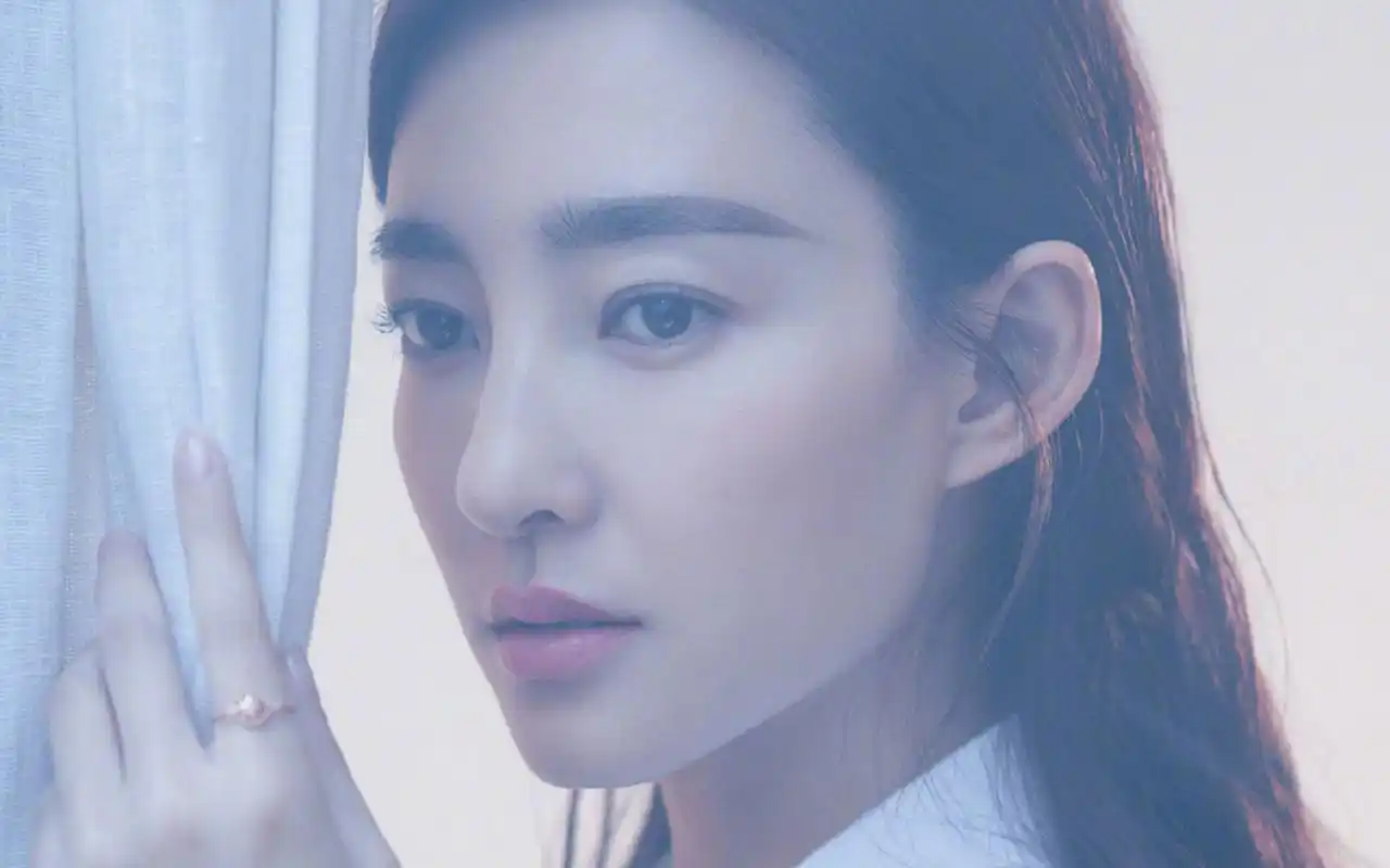 王丽坤黑白简约时尚写真图片桌面壁纸