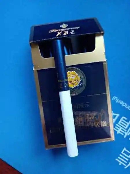 芙蓉王硬香烟 吸完口干,尤其嘴唇那里贼干,烟嘴太软太吸水了.