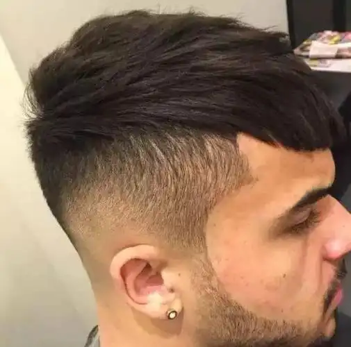 热荐9款男生美人尖发型(发型7款经典不败的型男发型)(15)