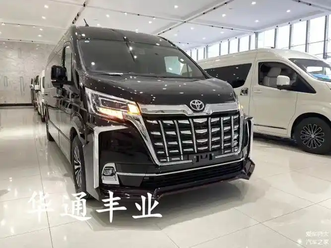 作为一款商务车,丰田海狮6座版在空间布局上充分考虑了乘客的舒适性和