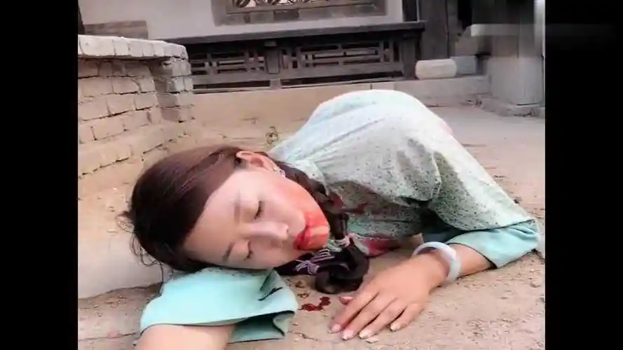 抗日神剧拍戏现场良家妇女上演生离死别看得让人十分心疼