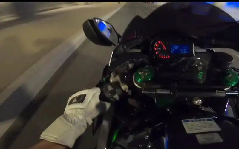 1080pkawasakih2第一人称视角晚上放个牛