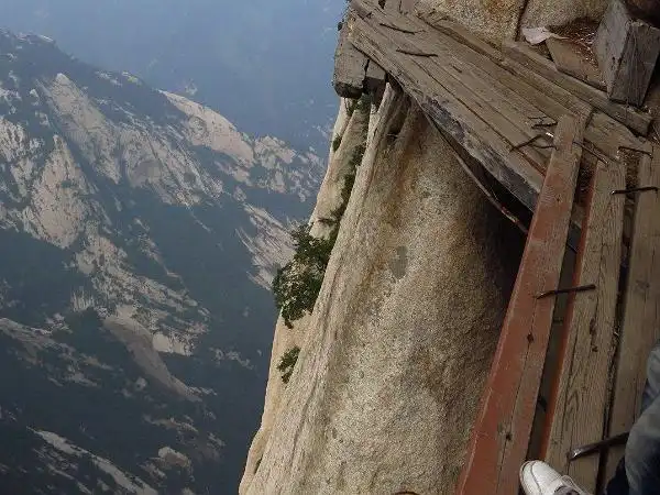 陕西有一处天险,比玻璃栈桥还刺激,踩上去都不敢发抖