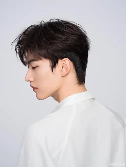 周柯宇忧郁系帅哥破碎感好强