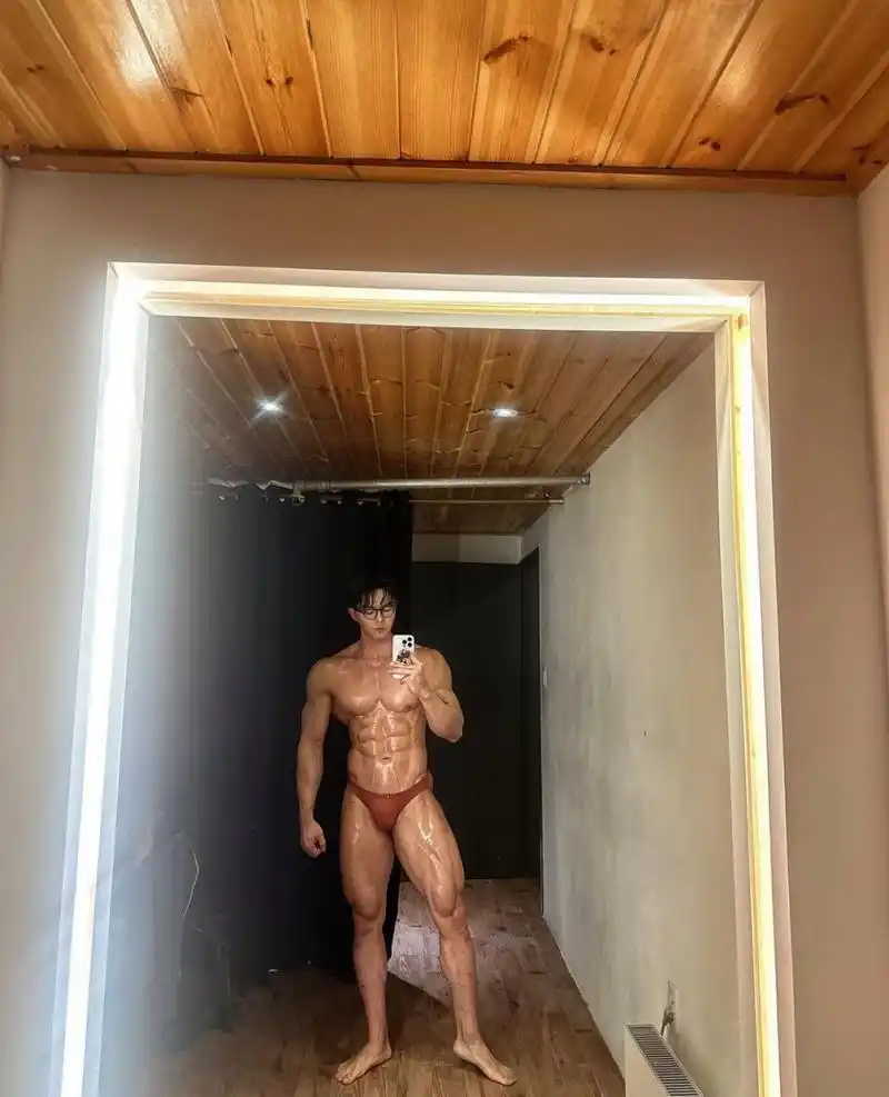 韩国肌肉帅哥#热点引擎计划# #肌肉型男# #健身教练培训# #健美