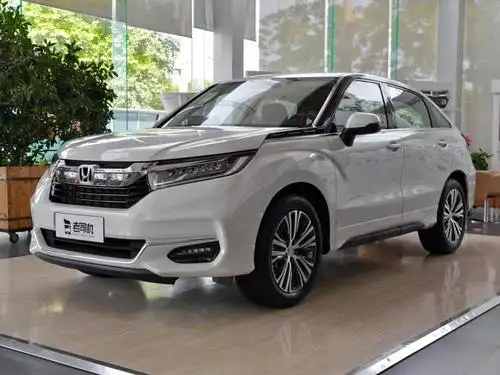 冠道 2020款 240turbo 两驱智享版前脸呈现出稳重的设计风格,格栅运用