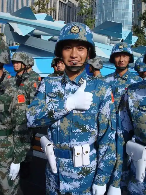 世界微笑日水兵的微笑温柔了世界