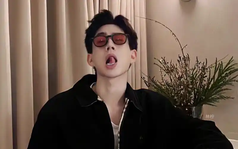 【关钟鹏off】眼神杀:看你就像看垃圾