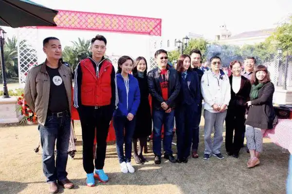 李东学主演电视剧《面具背后》演双生子