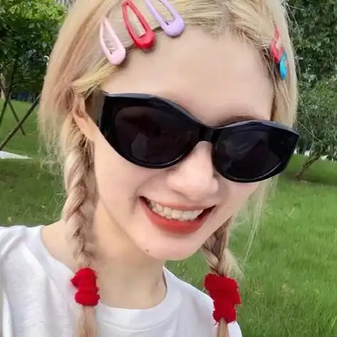 戴墨镜女生头像超拽真人