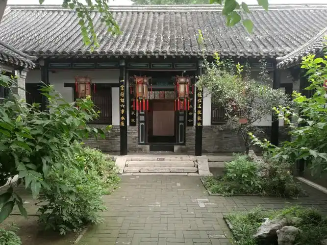 每个院落都有点像四合院.还是北方的特点.电视剧《红高粱》在此拍摄.