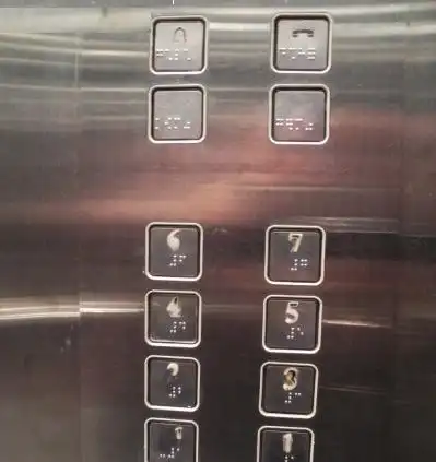 在方向上下的电梯按钮