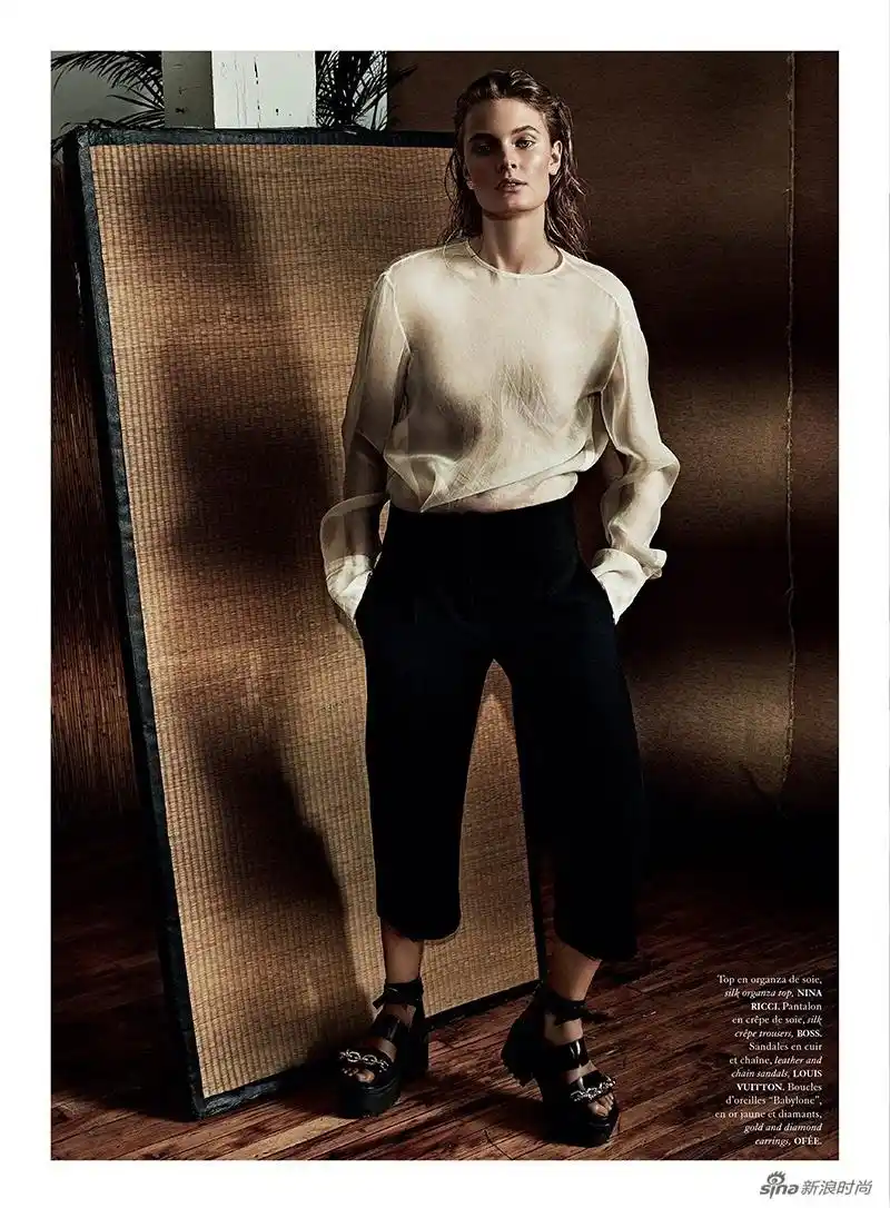 方脸超模小康康登封面 黑白光影性感风情