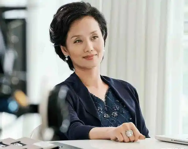 马云背后的百亿女富豪,年近40岁仍未婚,择偶标准