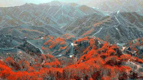 看长城内外 万山红遍 层林尽染