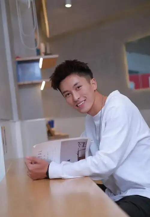 《新相亲大会》最帅包工头牵手文艺女青年引热议,网友:好般配