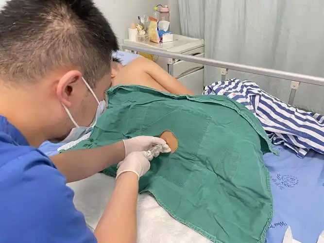 干细胞治疗离我们还有多远因高坠导致全身瘫痪的男子经过治疗站起来