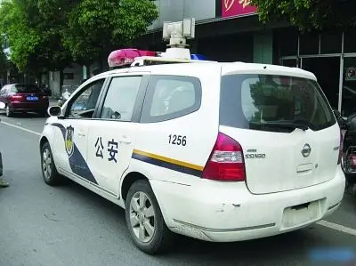 江苏常州:警车未挂后车牌 民警被扣13分