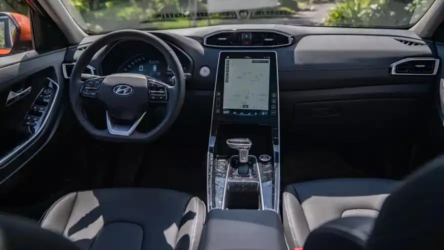 10万出头95后新手必备现代全新ix25新车首测