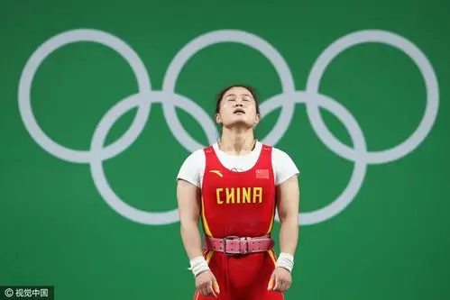 女子举重63kg级决赛 邓薇轻松夺金(8/17)