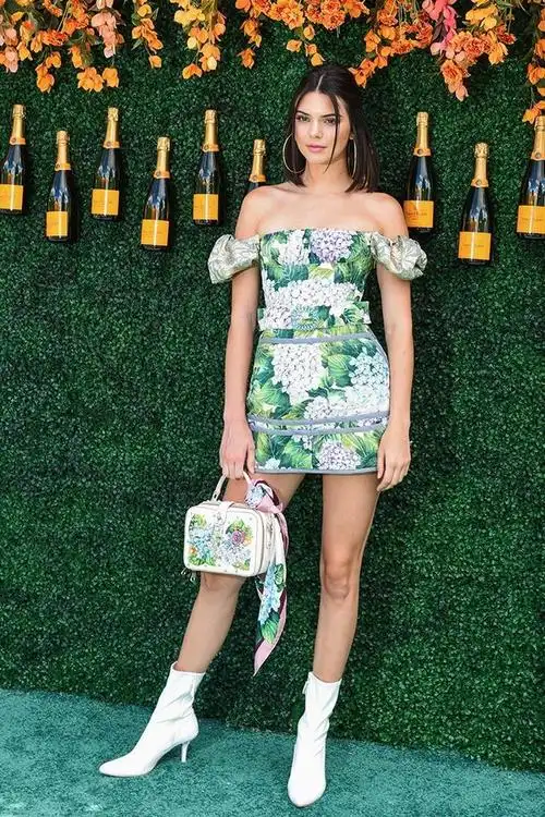 时装周博主街拍证明:为什么今年冬天一定要有一对白色踝靴