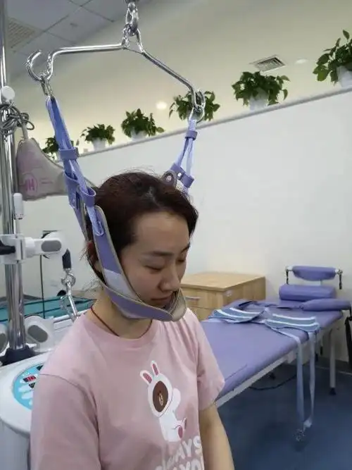 颈椎牵引时为什么不能做这些动作你了解了么