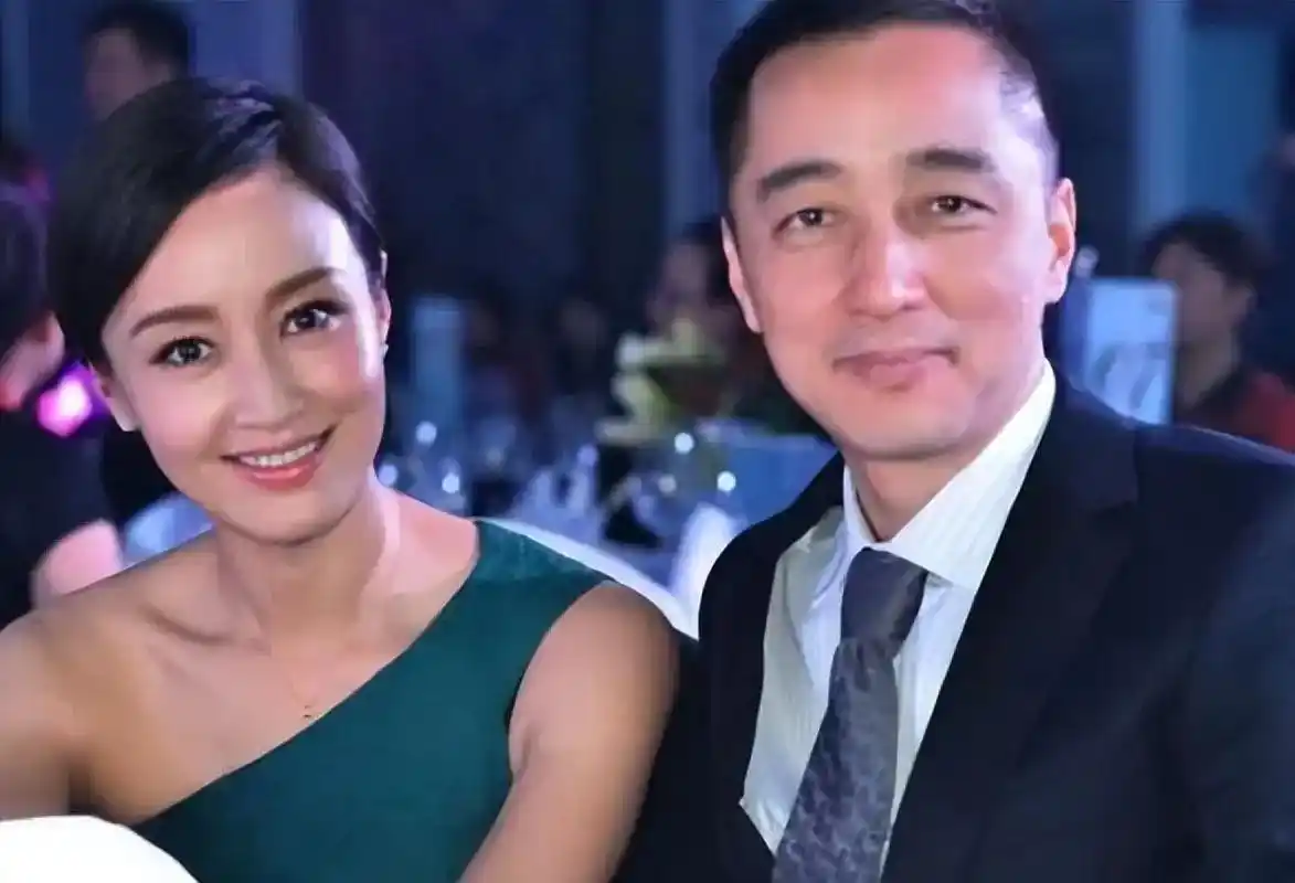 老照片(1397) 央视原主持人赵子琪与丈夫路金波. - 抖音